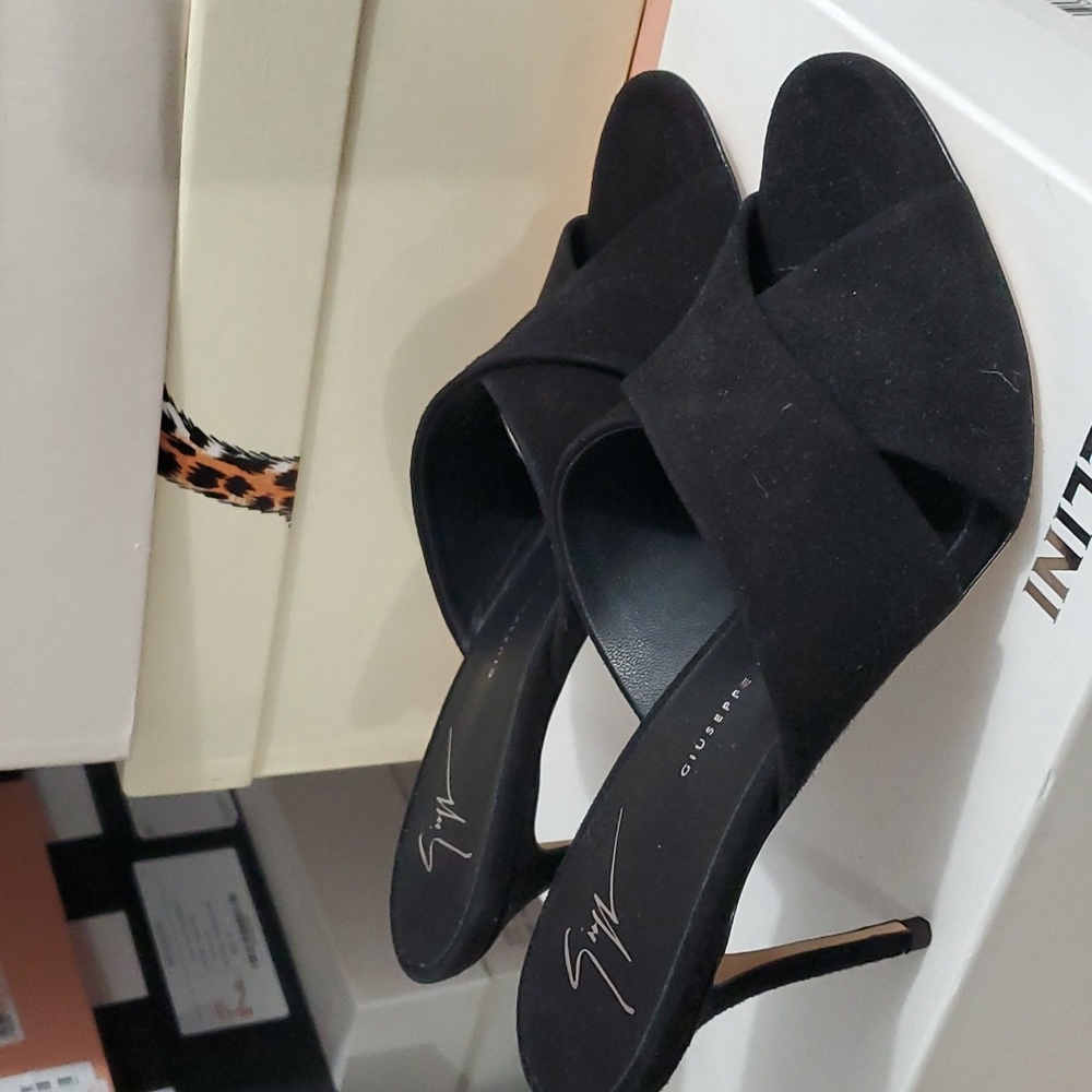 NIB $650 Giuseppe Zanotti suede mules